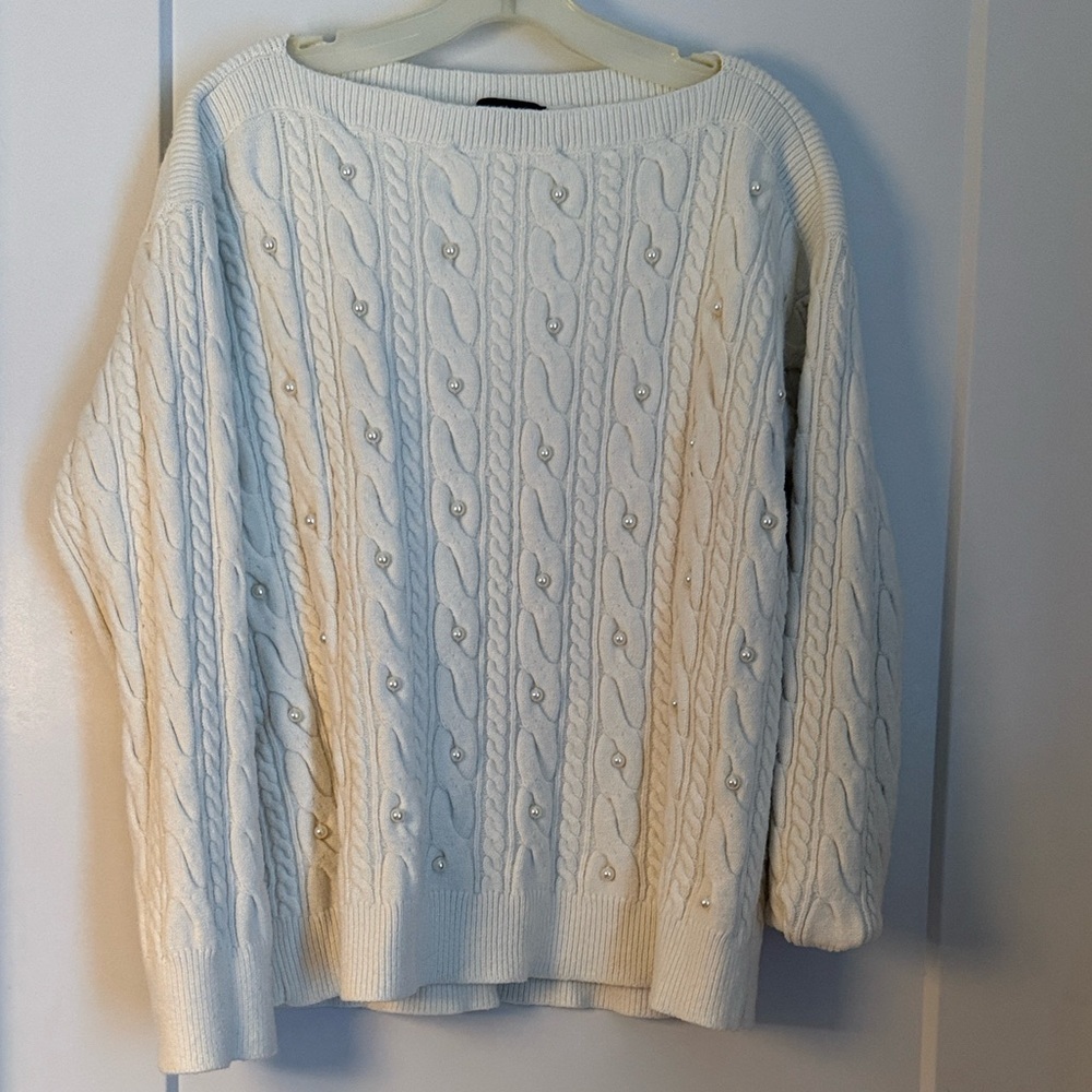 Elegant White Cable Knit Pearl-Embroidered Sweater